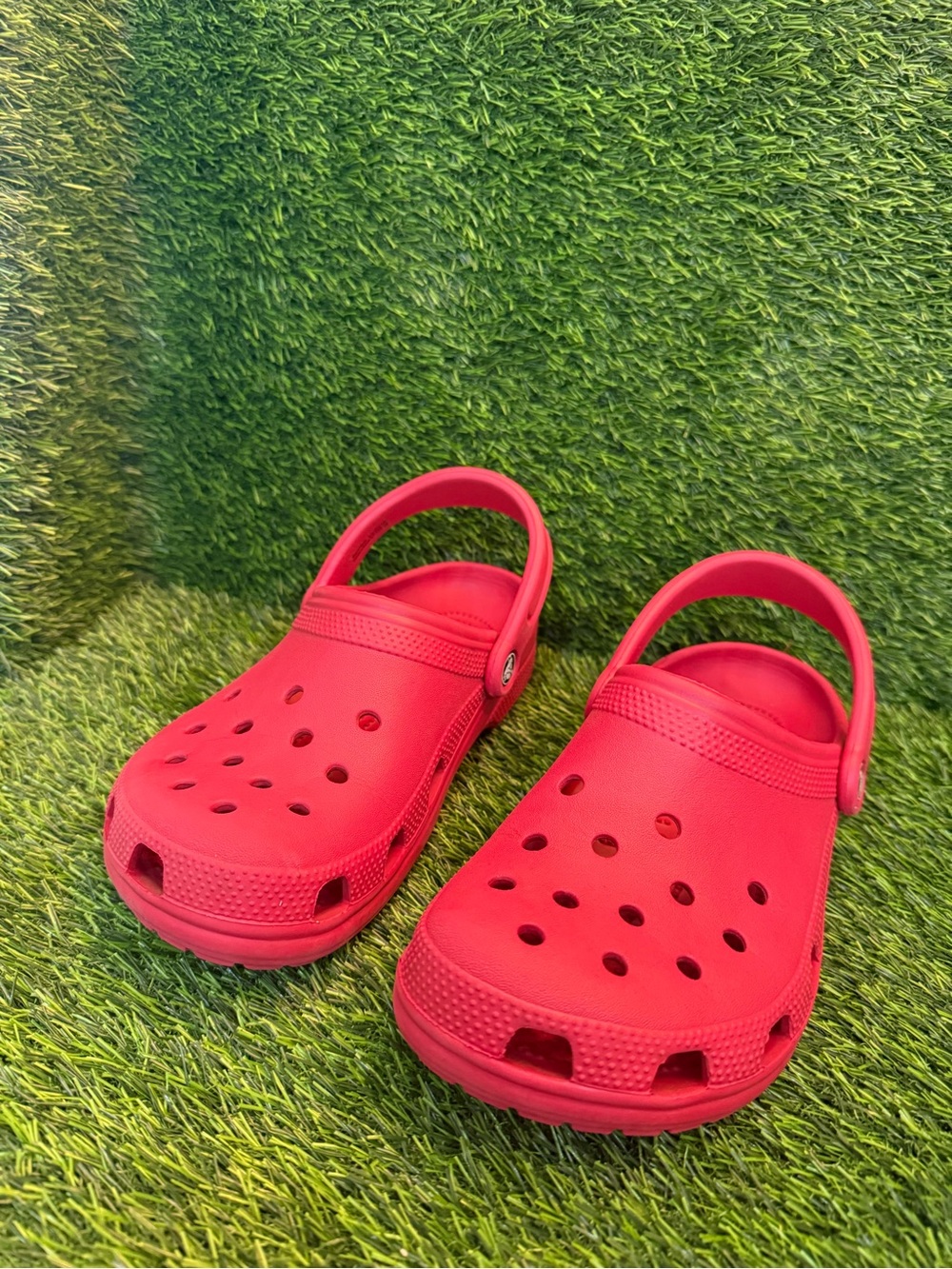 Crocs classic Red perforated holes, clogs unisex men 7 women 9